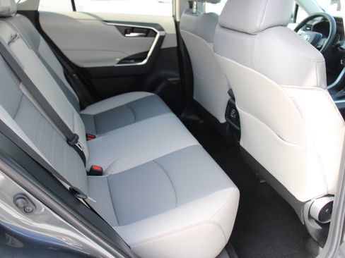 Used 2022 Toyota RAV4 XLE Premium FWD image 18