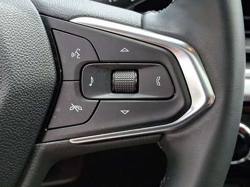 Used 2024 Chevrolet Trax LT w/ Sunroof Package FWD image 23