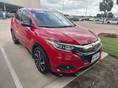 Used 2019 Honda HR-V Sport image 2