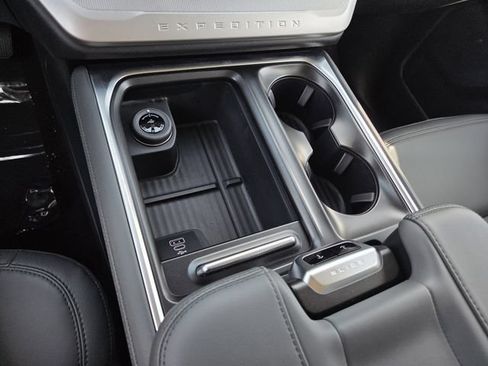 New 2026 Ford Expedition Active RWD image 9