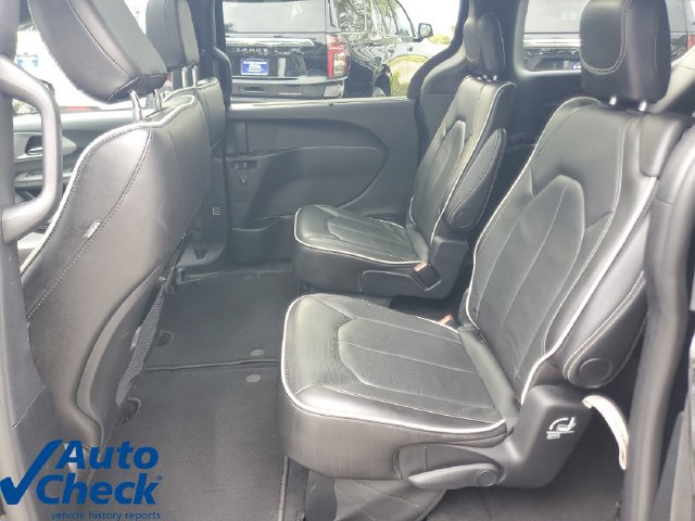 Used 2026 Chrysler Pacifica Limited w/ S Appearance Package FWD image 13