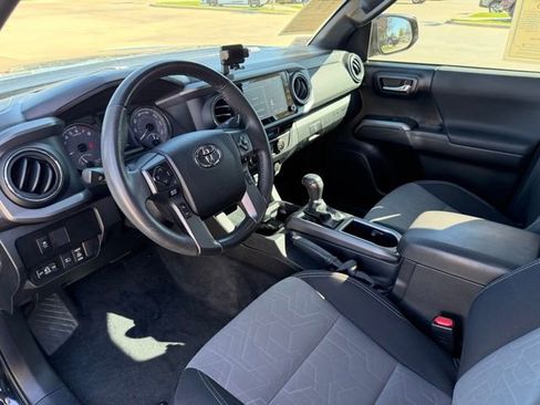 Used 2022 Toyota Tacoma TRD Off-Road w/ Technology Package image 11