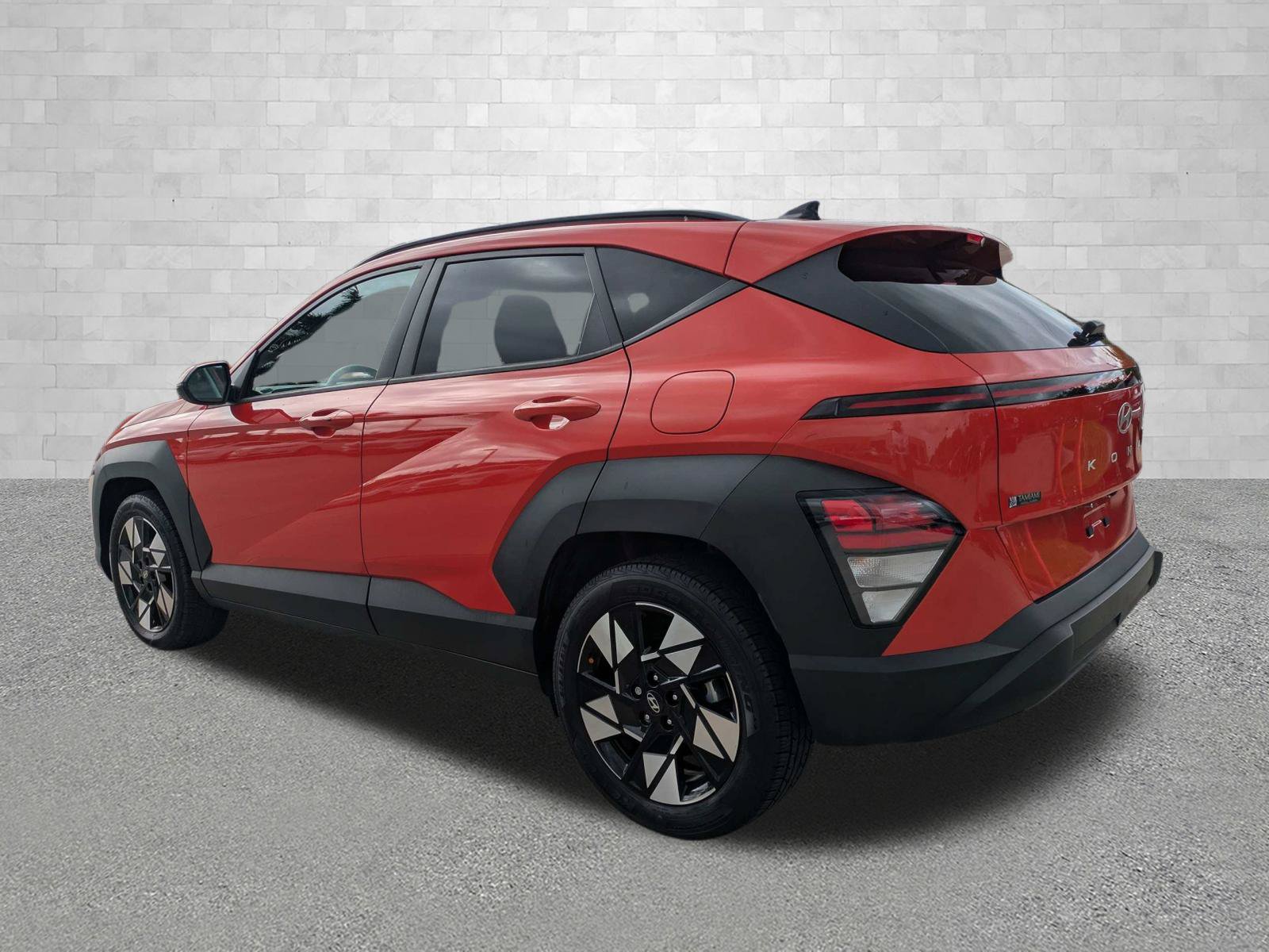 Used 2024 Hyundai Kona SEL FWD image 4