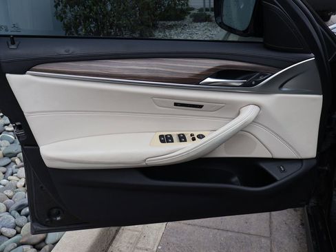 Used 2017 BMW 530i xDrive image 17