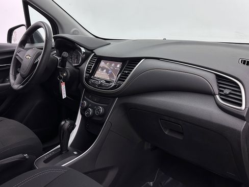 Used 2019 Chevrolet Trax LS FWD image 29