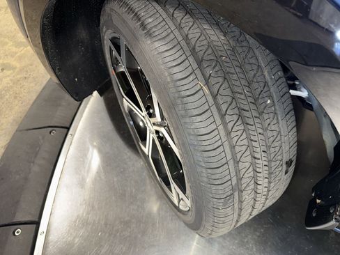 Certified 2025 Kia Niro SX Touring image 11