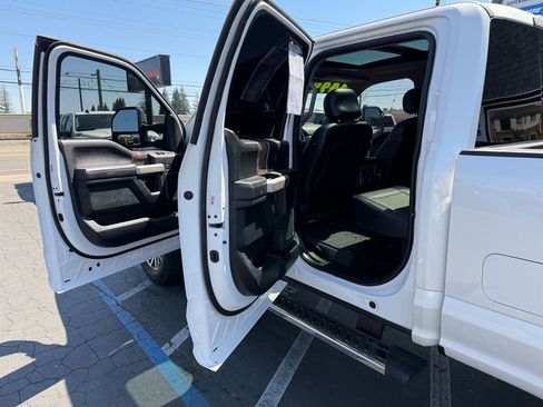 Used 2017 Ford F250 Lariat w/ Lariat Ultimate Package AWD/4WD image 14
