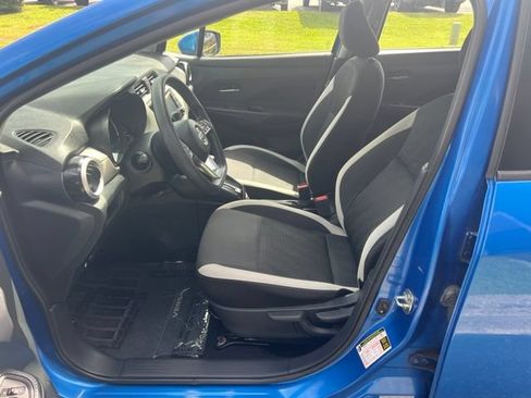 Used 2021 Nissan Versa SV FWD image 7