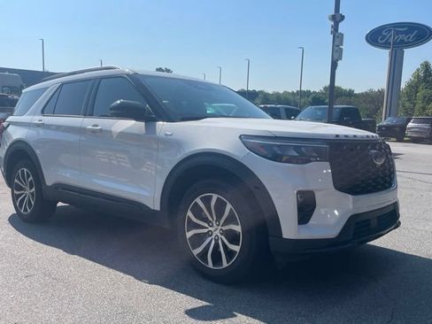 Used 2025 Ford Explorer ST-Line AWD/4WD image 2