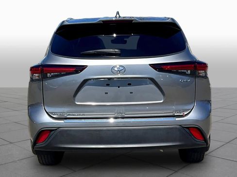 Certified 2025 Toyota Highlander XLE image 5