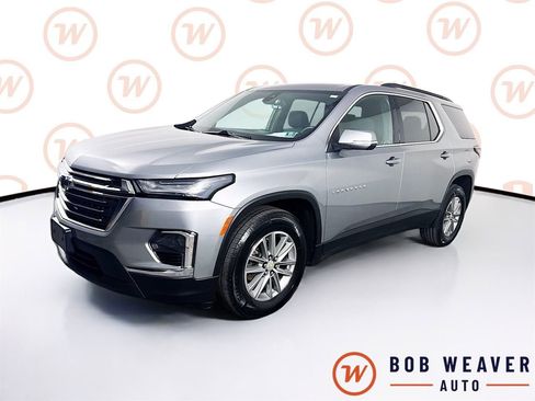 Used 2023 Chevrolet Traverse LT w/ Rear Camera Mirror Package AWD/4WD image 3