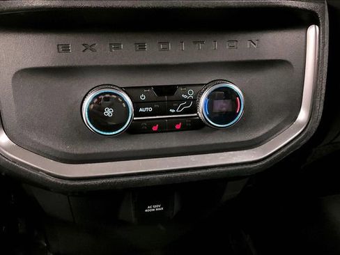 Used 2025 Ford Expedition Platinum image 34