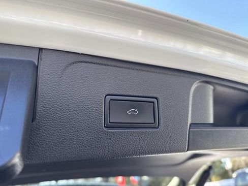 Used 2024 Volkswagen Atlas SE image 9