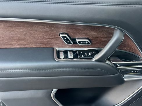 Used 2023 Land Rover Range Rover Long Wheelbase Autobiography image 10