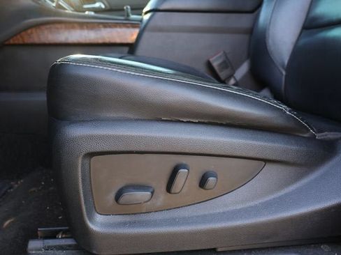 Used 2018 Chevrolet Suburban Premier AWD/4WD image 17