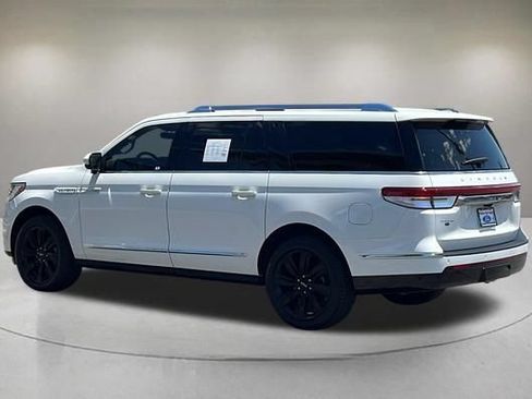 Certified 2024 Lincoln Navigator L Reserve AWD/4WD image 4
