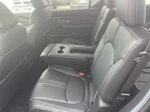 Used 2025 Honda Pilot EX-L image 12