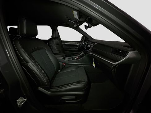 New 2026 Jeep Grand Cherokee Altitude AWD/4WD image 32