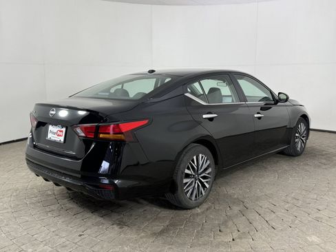 Used 2025 Nissan Altima 2.5 SV image 9