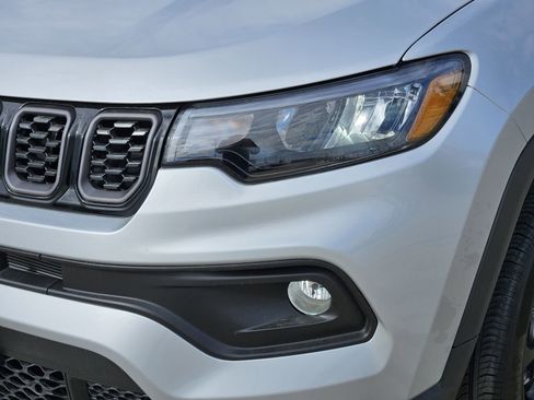 New 2026 Jeep Compass Latitude image 10