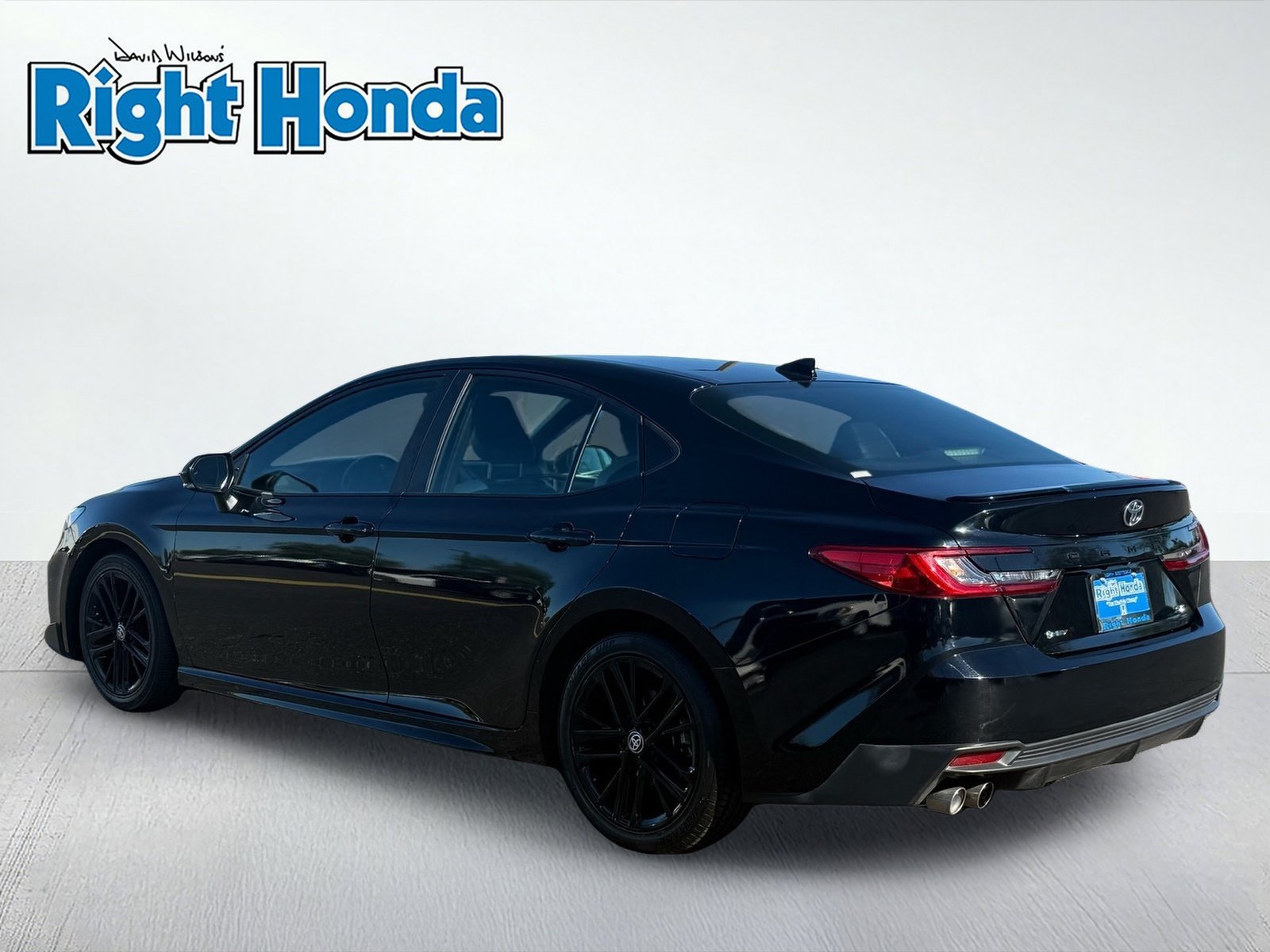 Used 2025 Toyota Camry SE FWD image 4