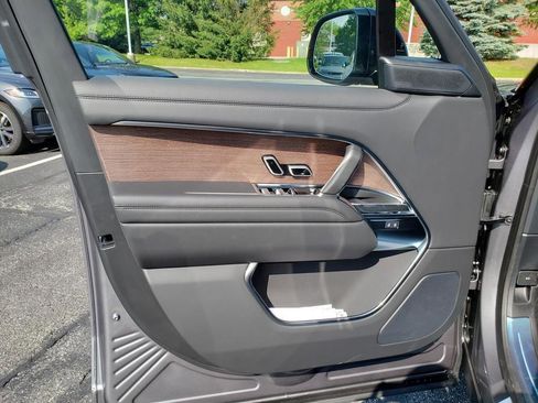 New 2025 Land Rover Range Rover SE image 10