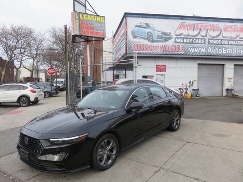 Used 2025 Honda Accord EX-L image 2