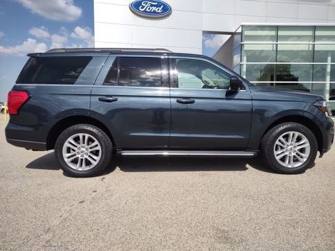 Used 2022 Ford Expedition XLT image 6