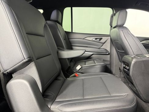 Used 2025 Chevrolet Traverse LT FWD image 32