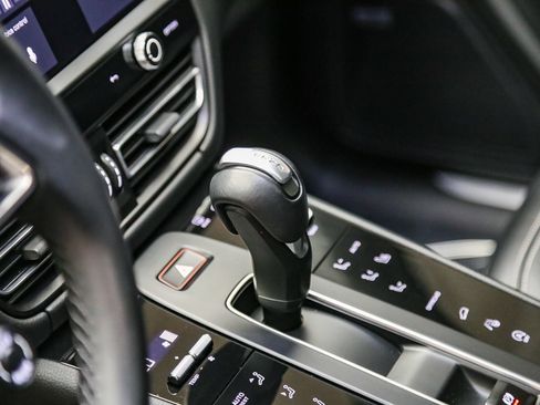 Certified 2023 Porsche Macan S AWD/4WD image 24