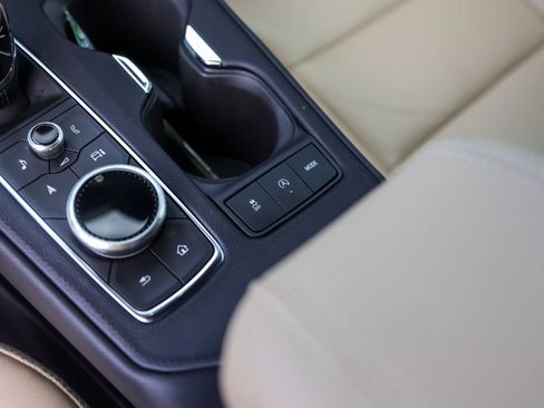 Certified 2024 Cadillac XT4 Luxury w/ Cold Weather Package FWD image 21