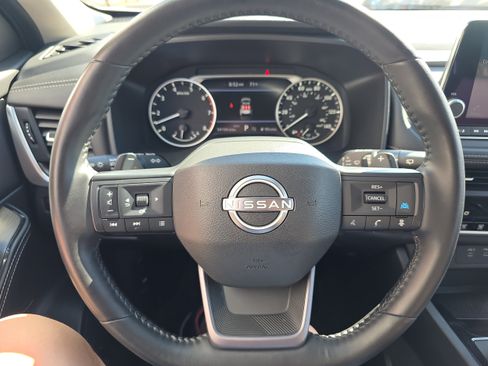 Used 2025 Nissan Rogue SV AWD/4WD image 19