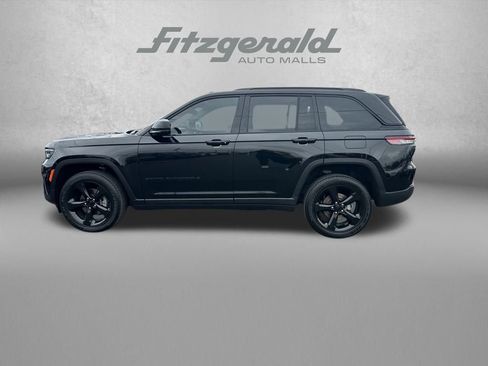 Used 2023 Jeep Grand Cherokee Altitude image 4