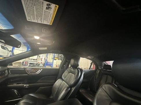 Used 2017 Lincoln Continental Select FWD image 20