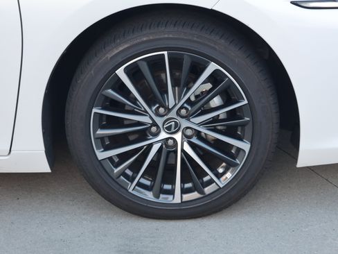Used 2025 Lexus ES 300h w/ Premium Package FWD image 11