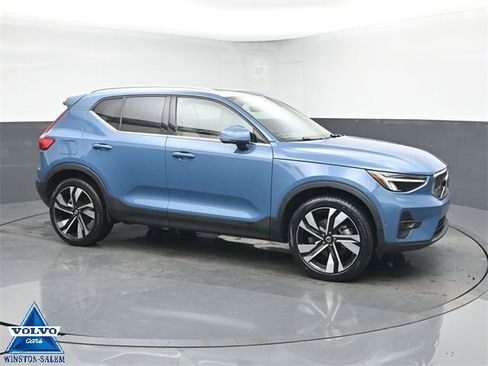 Used 2023 Volvo XC40 B5 Ultimate w/ Protection Package Premier image 1