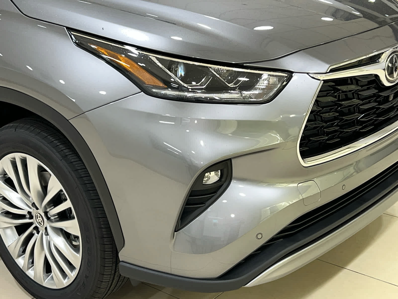 New 2026 Toyota Highlander Platinum AWD/4WD image 2