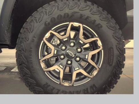 Used 2025 Chevrolet Colorado ZR2 w/ Technology Package image 11