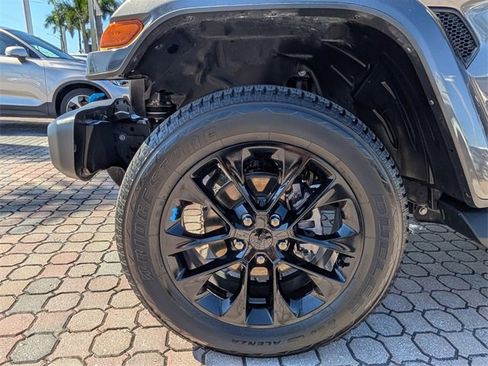 Used 2022 Jeep Wrangler Unlimited Sahara w/ Cold Weather Group image 20