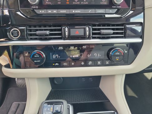 Used 2022 Nissan Pathfinder SV w/ SV Premium Package image 13