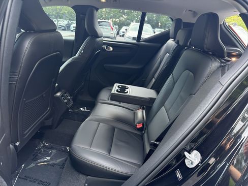 Certified 2024 Volvo XC40 B5 Core w/ Protection Package Premier AWD/4WD image 32