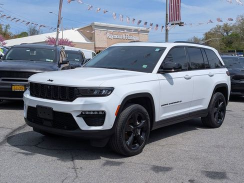 Used 2023 Jeep Grand Cherokee Limited w/ Luxury Tech Group II AWD/4WD image 1