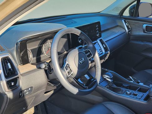 Used 2021 Kia Sorento EX w/ Panoramic Sunroof Package AWD/4WD image 11