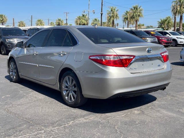 Used 2017 Toyota Camry XLE w/ Moonroof Package FWD image 5