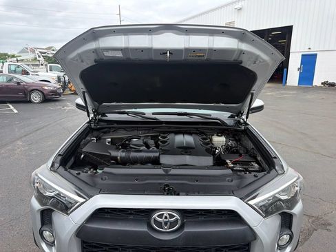 Used 2018 Toyota 4Runner SR5 AWD/4WD image 30