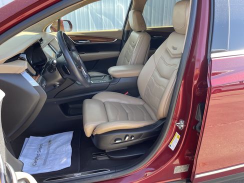 Used 2017 Cadillac XT5 Platinum w/ Driver Assist Package image 10