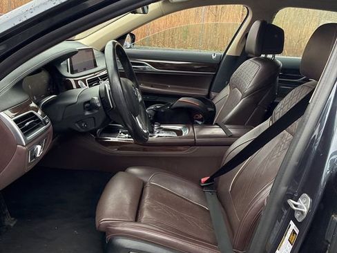 Used 2020 BMW 750i xDrive image 4