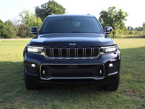 Used 2021 Jeep Grand Cherokee L Overland w/ Luxury Tech Group IV AWD/4WD image 3