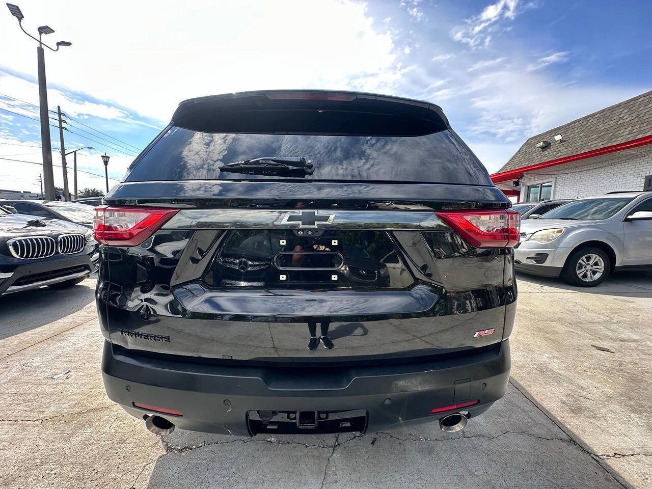 Used 2021 Chevrolet Traverse RS w/ LPO, Floor Liner Package FWD image 3