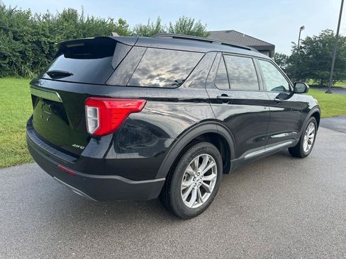 Used 2024 Ford Explorer XLT w/ Equipment Group 202A AWD/4WD image 16